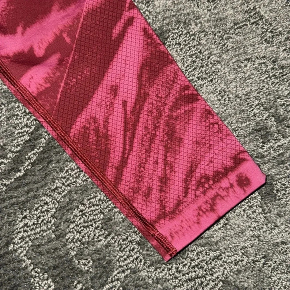 •Lululemon tie dye Ebb to Street legging• - Picture 4 of 7